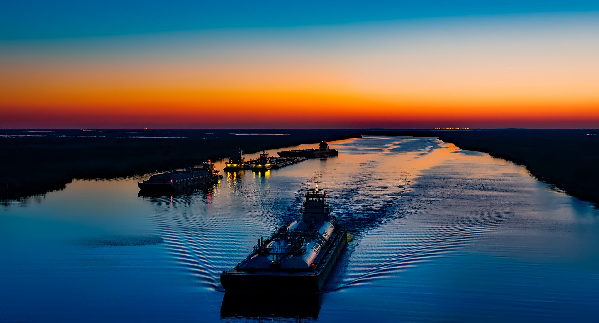Річкові термінали і судноплавні компанії просять відкрити навігацію Дніпром